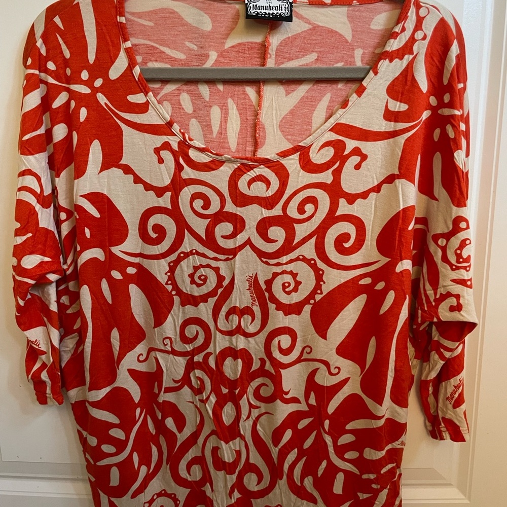 Manuheali'i dolman style top sz Medium